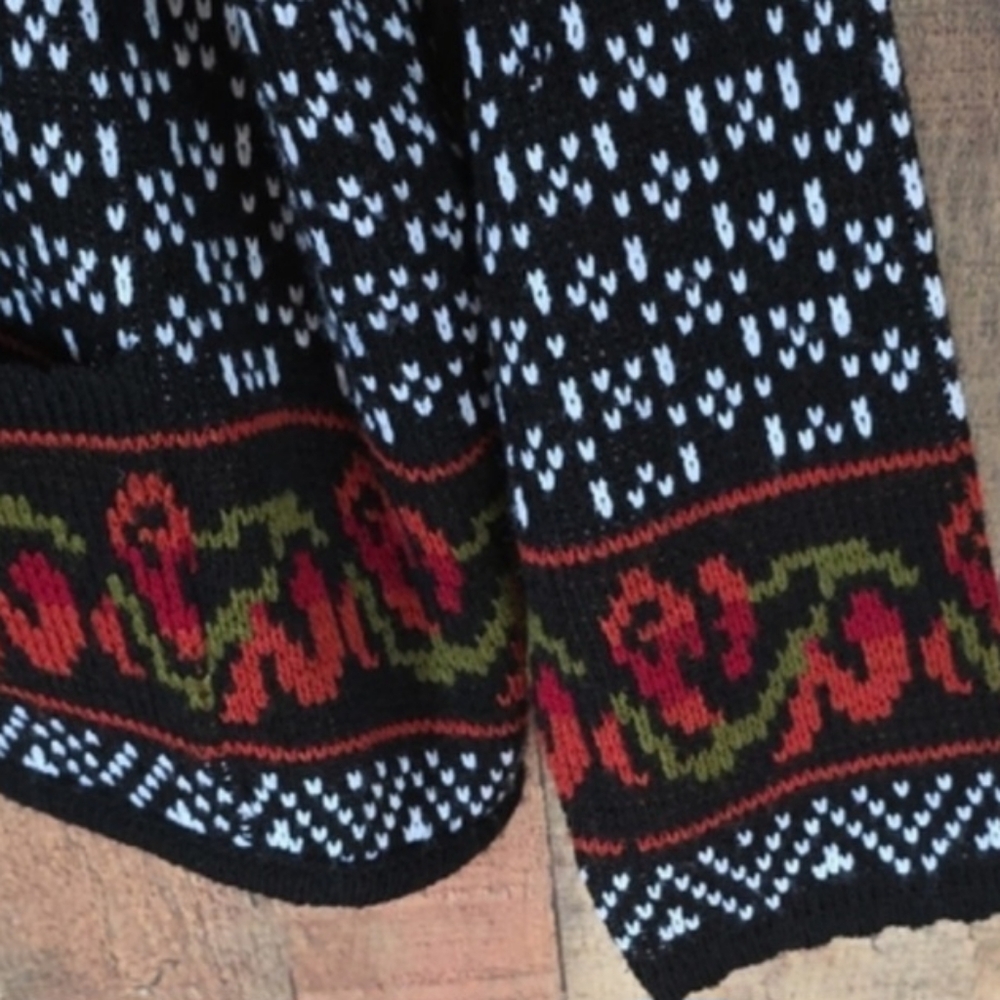 Tally Ho Black and White Patterned Cardigan with Red Accent Border - Picture 7 of 11